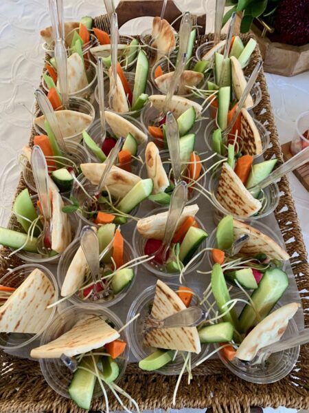 Hummus with Vegetables and Pita